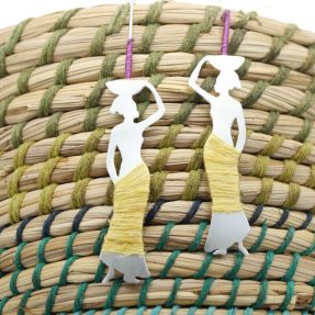 headcarrying women