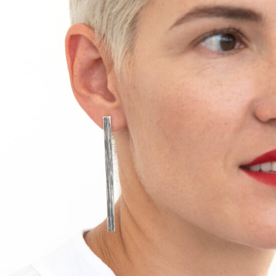 Rays Moon Bar Solo Earrings - Image 3